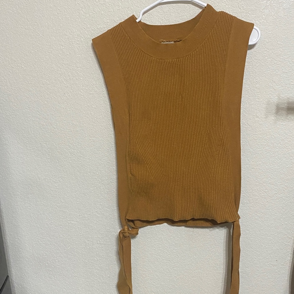 dRA Los Angeles Stylish Sleeveless Knit Side Tie vest/top in Tan